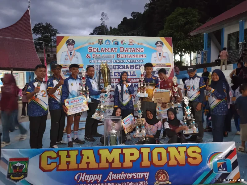 Pebola Voli SMPN 2 Logas Tanah Darat Kuansing Riau juarai turnamen bola voli 4 provinsi 